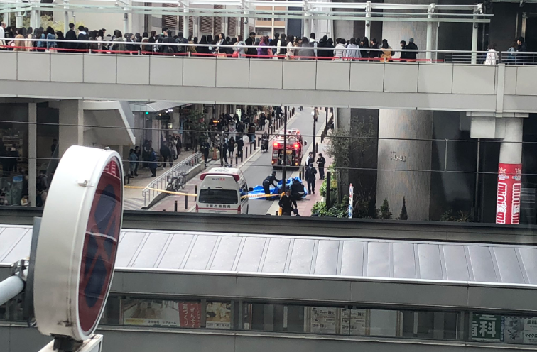 大阪天王寺駅付近あべのキューズモールで飛び下り自殺?現場画像がヤバい